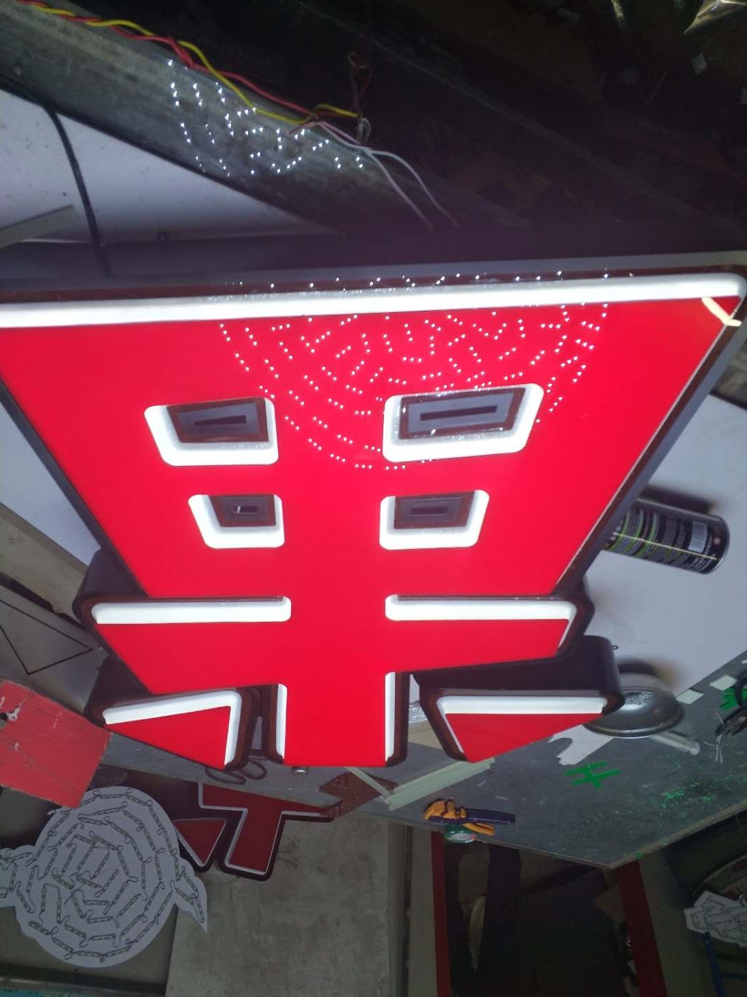 LED吸塑發(fā)光字