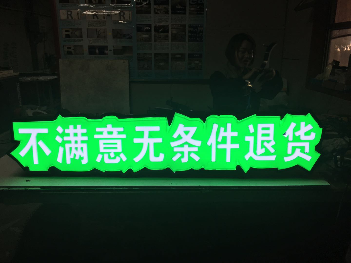 LED吸塑發(fā)光字